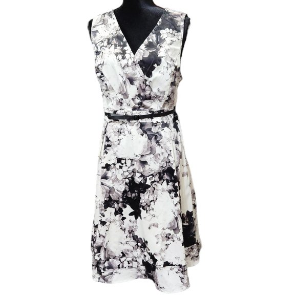 NWT Lane Bryant Black Gray White Floral Surplice Fit Flare Stretch w/ Belt 18 - Picture 2 of 10